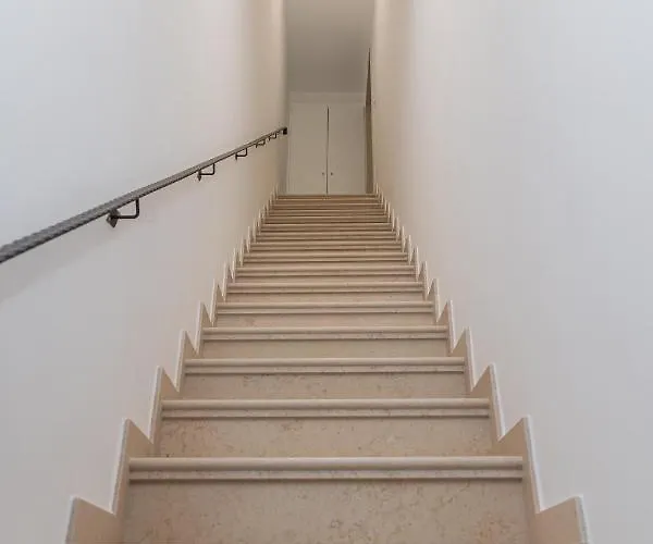 לינה וארוחת בוקר Peter & Dove's House 3*